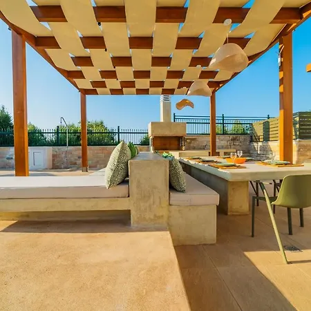 Villa Estella With Pool, Children Area, Bbq & Magnificent Views!