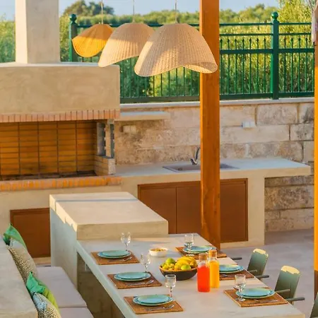 Villa Estella With Pool, Children Area, Bbq & Magnificent Views! *