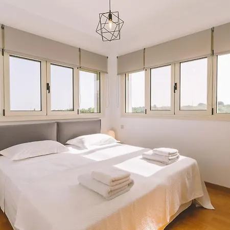 Estella With Pool, Children Area, Bbq & Magnificent Views! Villa