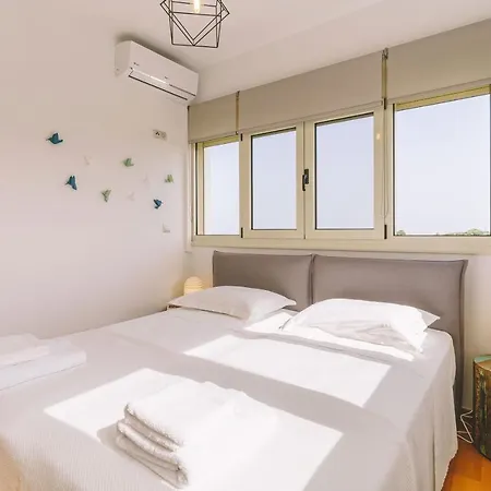 Estella With Pool, Children Area, Bbq & Magnificent Views! *